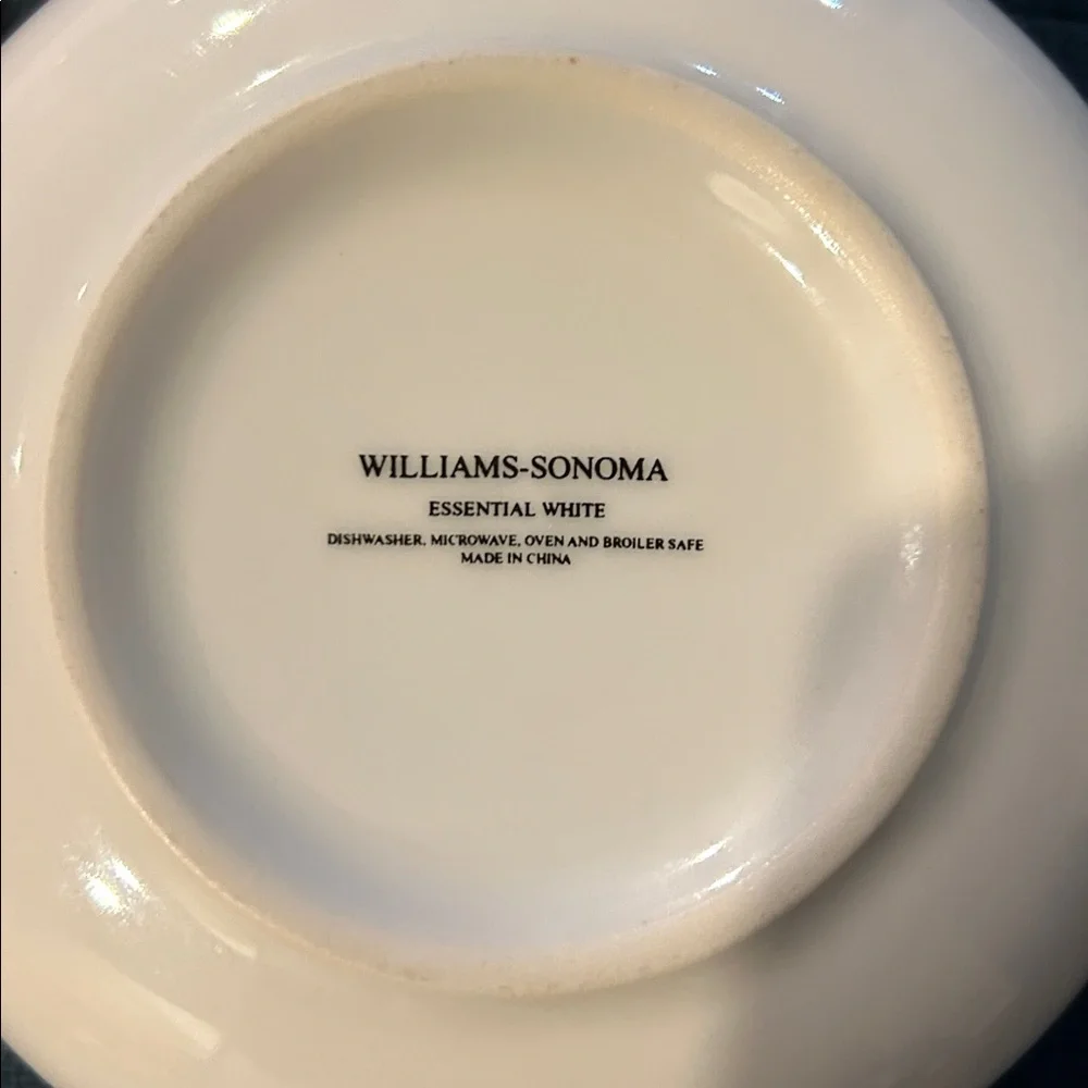 Williams Sonoma White Ceramic Bowls cereal oatmeal ice cream, set of two